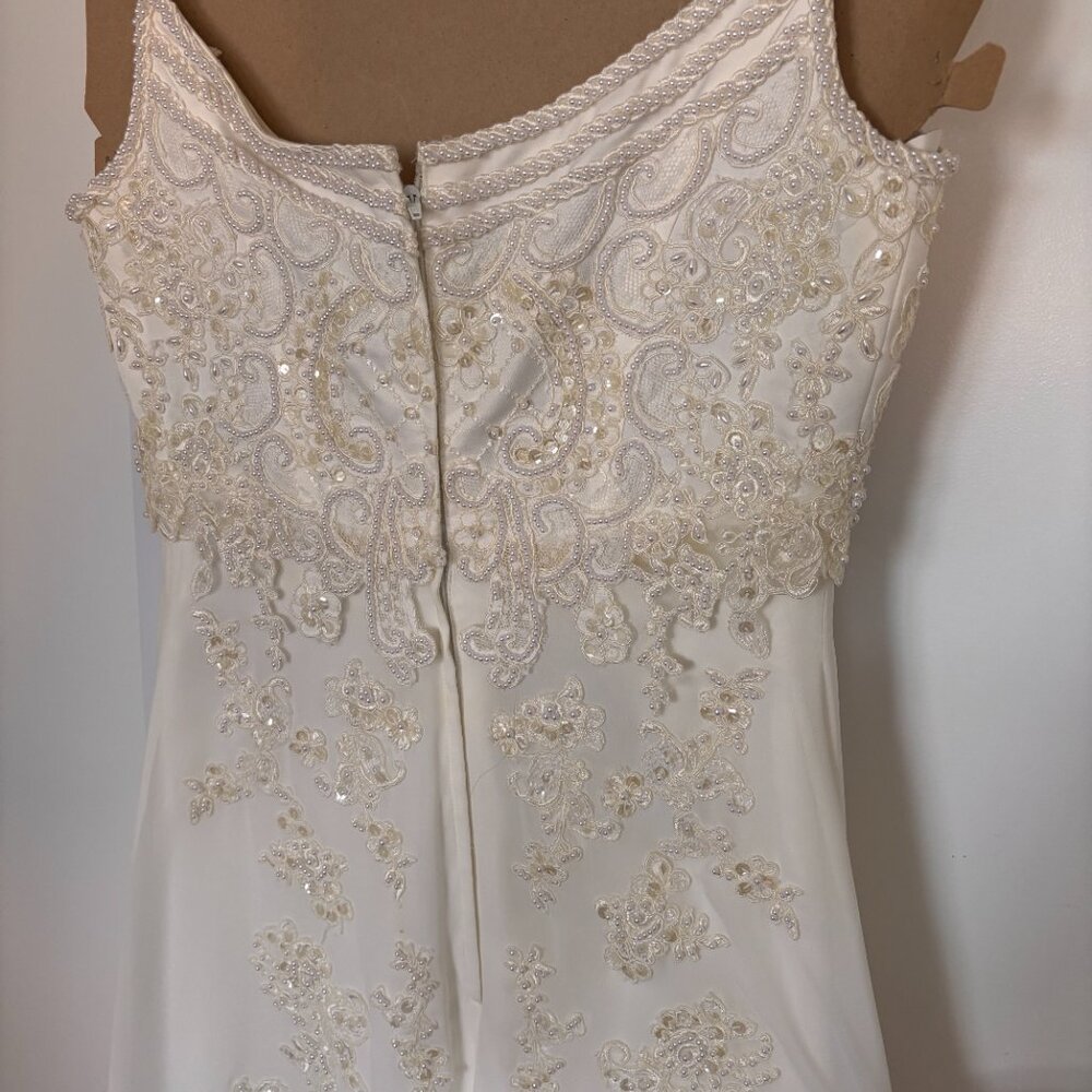 Vintage Oleg Cassini Wedding Gown (10) + train, tiara - Picture 3 of 16